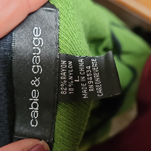 Cable & Gauge Green Sweater - Picture 5 of 5